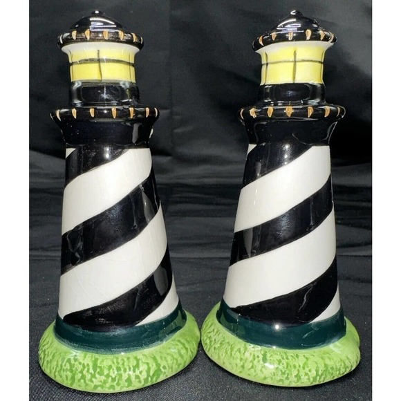Sakura Porcelain 5'' Salt & Pepper Shaker Set LIGHTHOUSE Shape Black White Paint - Picture 3 of 5